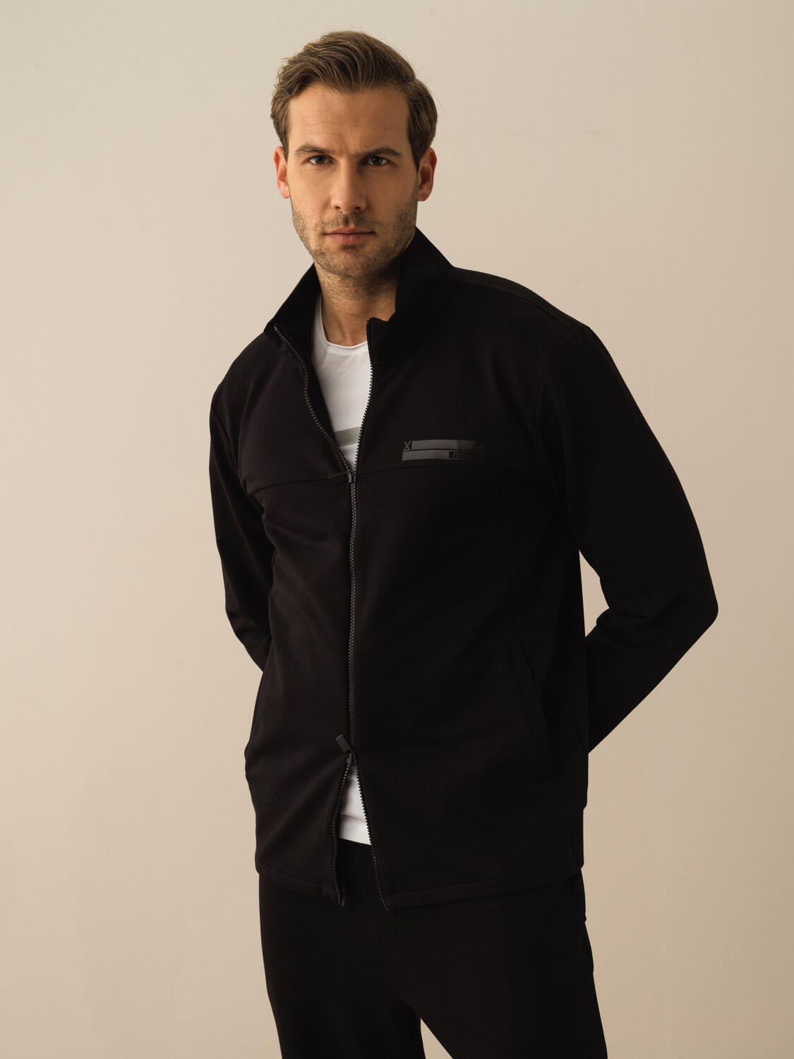Siyah Pamuk Dokulu Slim Fit Sweat Mont