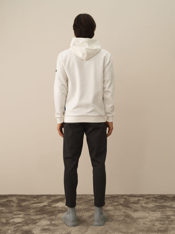 Kırık Beyaz Pamuk Dokulu Regular Fit Sweatshirt - Xint