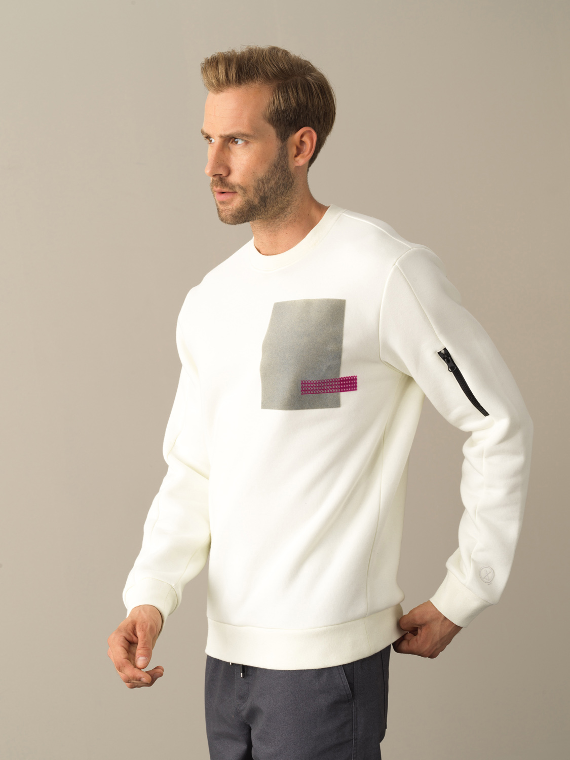 Ekru Pamuk Dokulu Regular Fit Baskılı Sweatshirt 