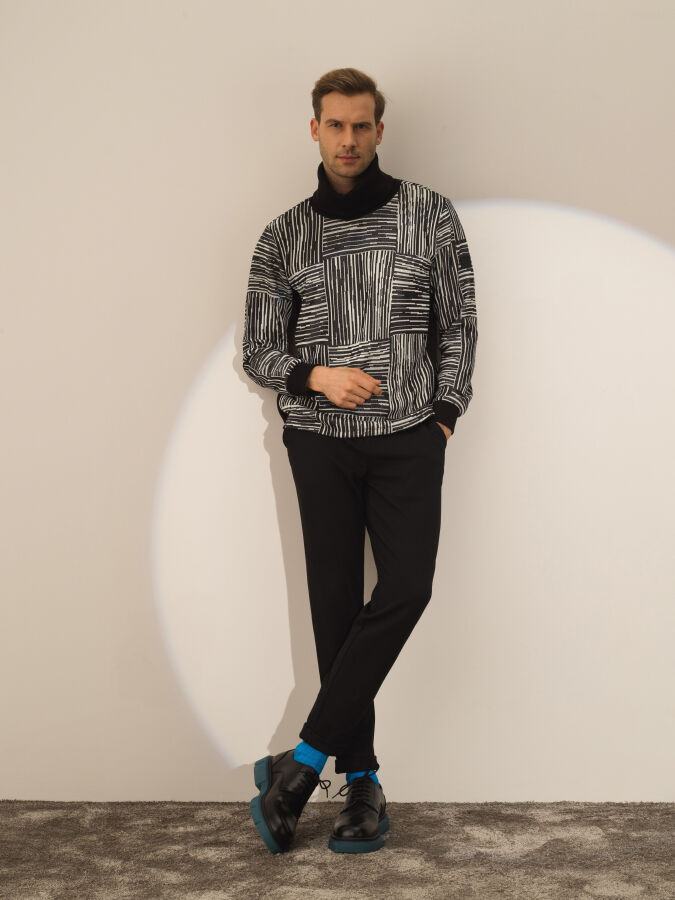 Siyah Formunu Koruyan Regular Fit Sweatshirt - Xint