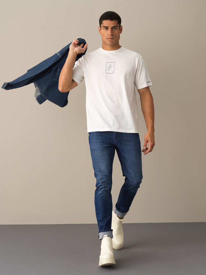 Beyaz Pamuk Dokulu Oversize Baskılı Tişört - Xint