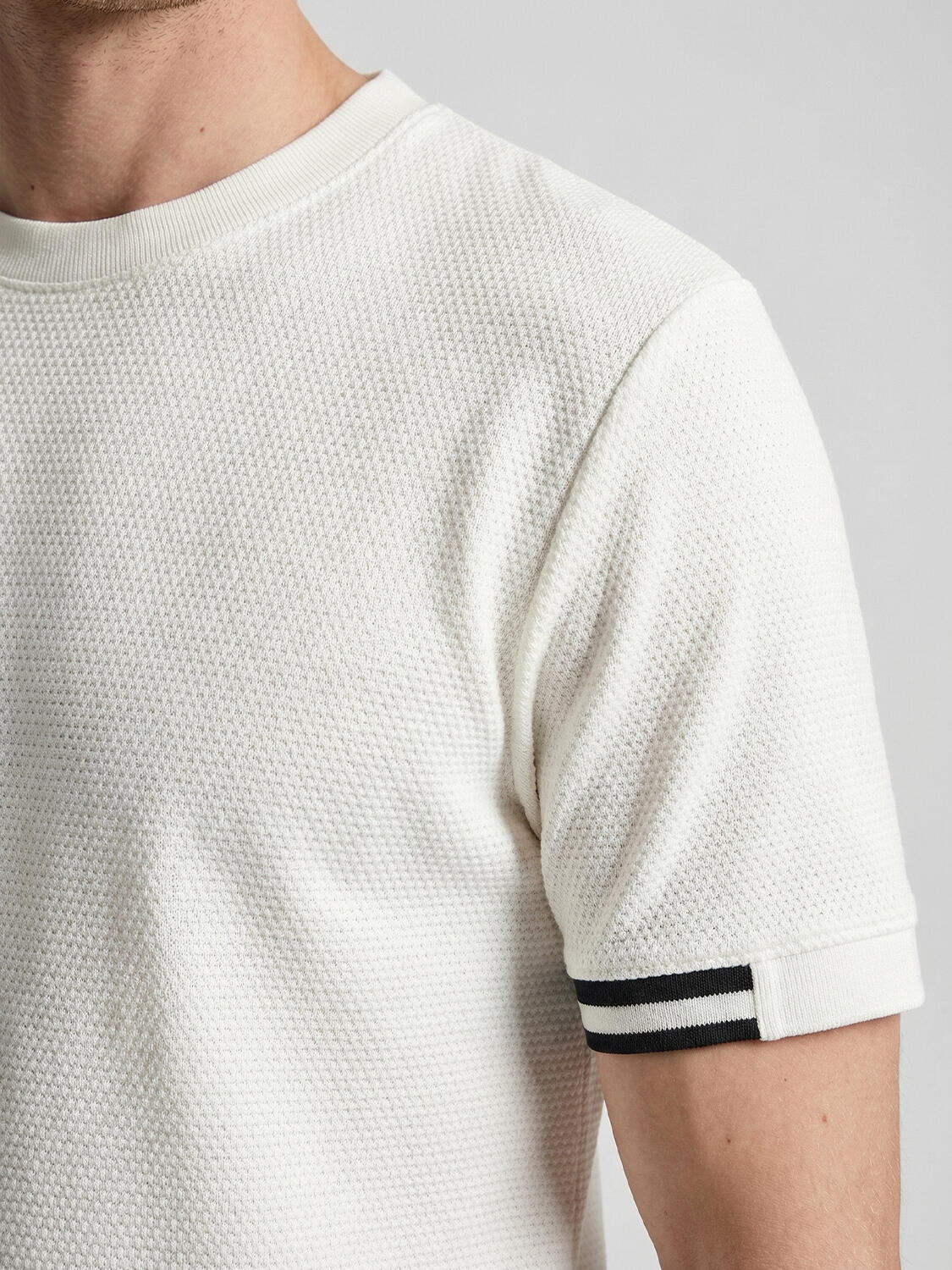 Beyaz Pamuk Dokulu Regular Fit Tişört - 4