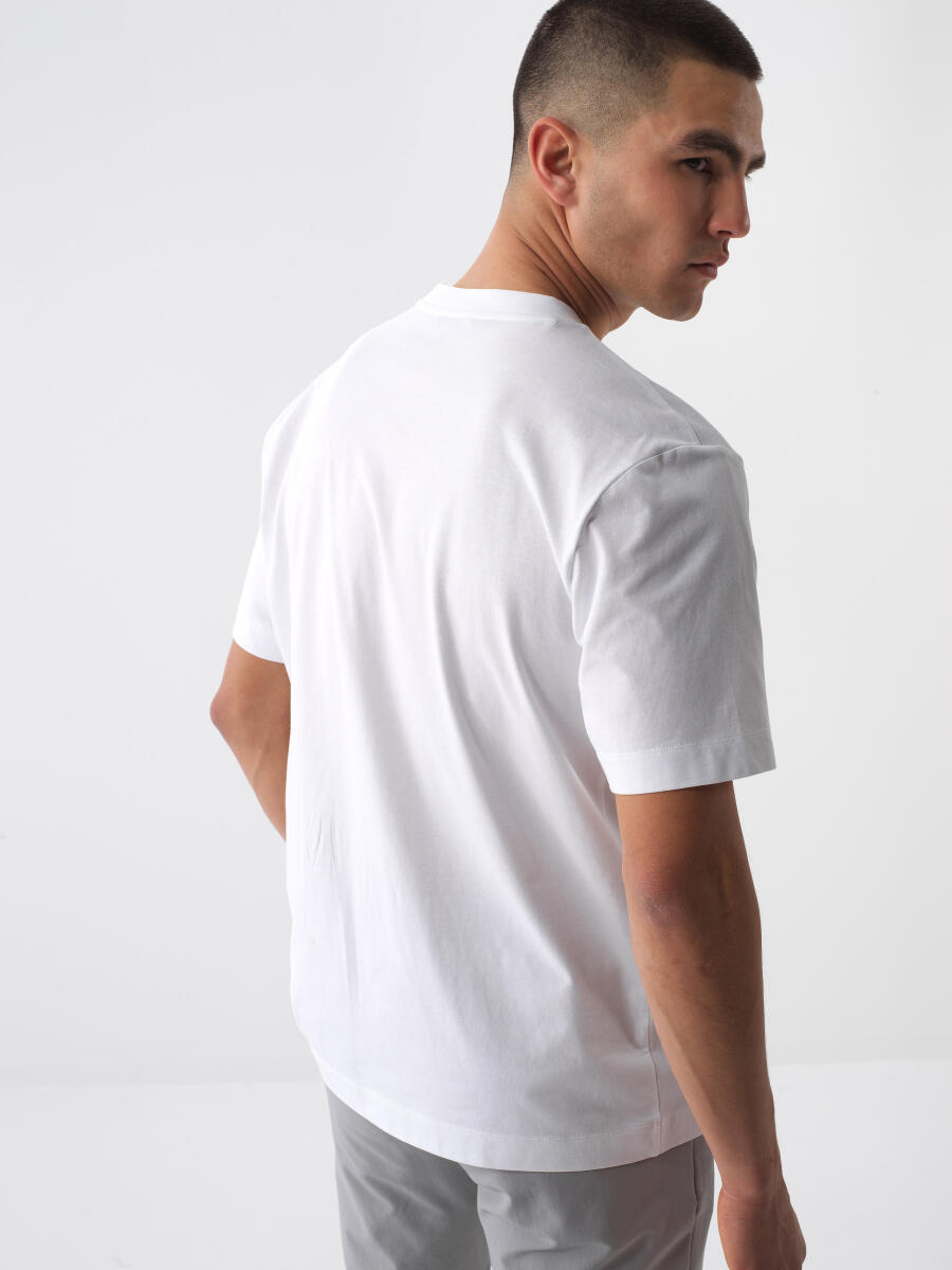 Beyaz Pamuk Dokulu Regular Fit Tişört - 4