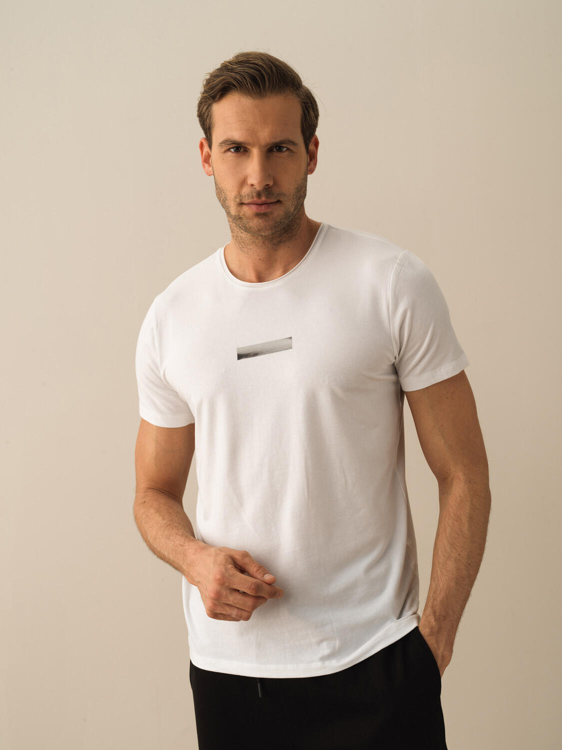 Kırık Beyaz Pamuk Dokulu Slim Fit Tişört