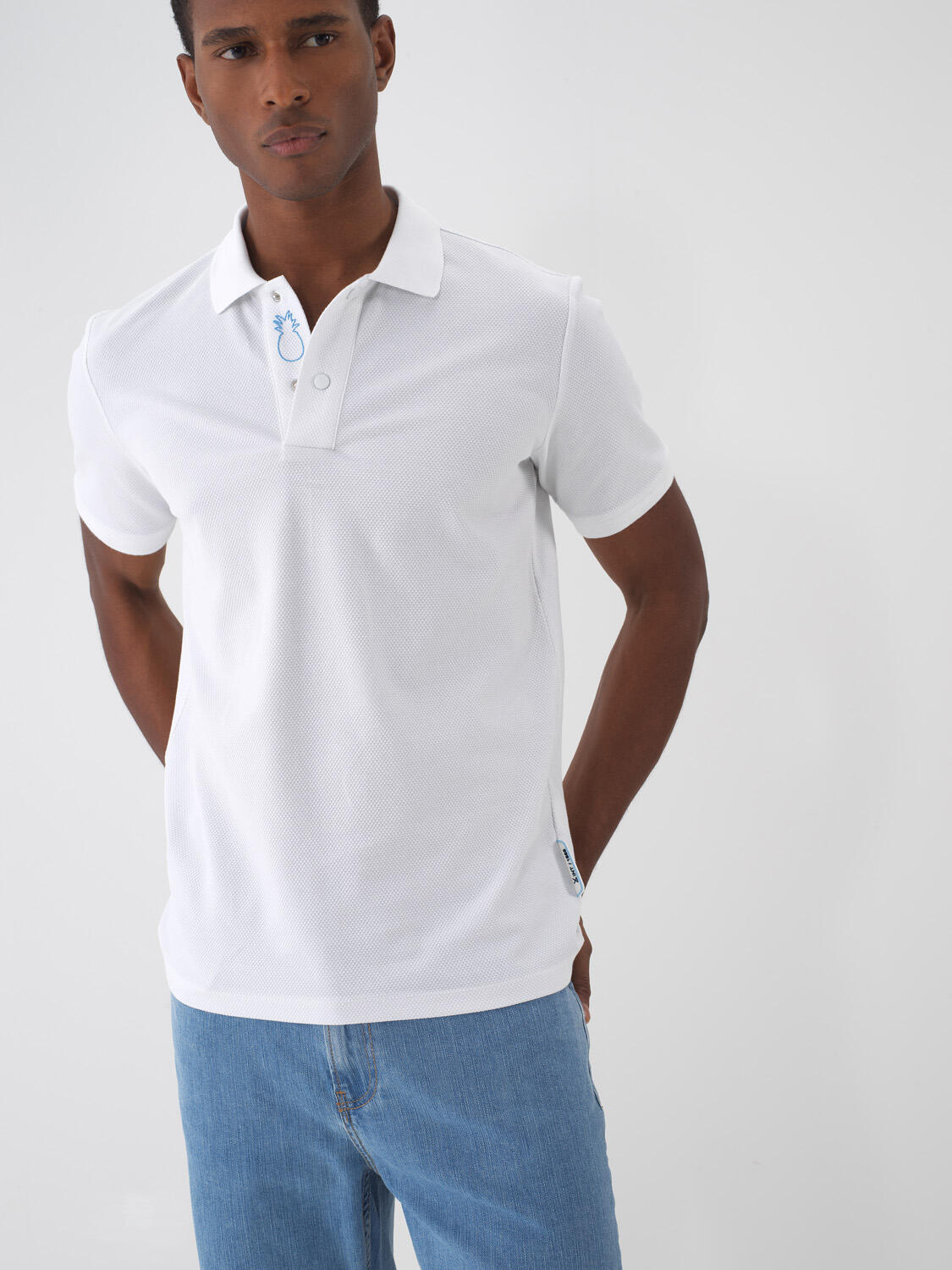 Beyaz Pamuk Dokulu Slim Fit Tişört