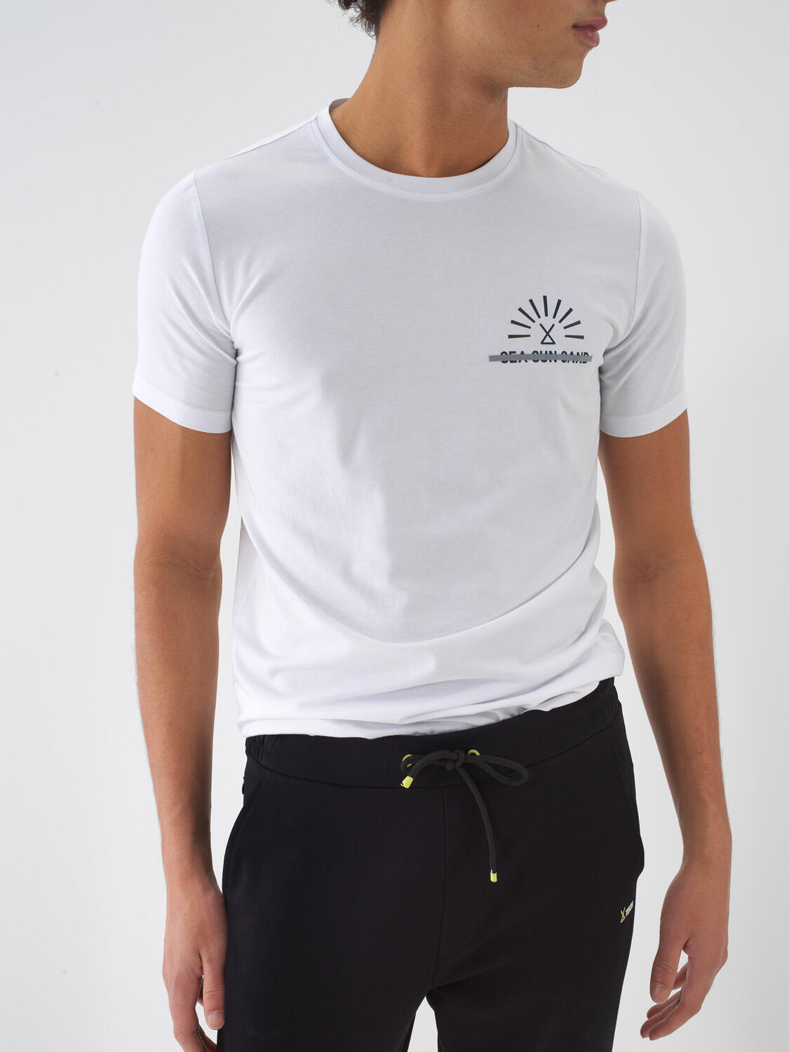 Beyaz Pamuk Dokulu Slim Fit Tişört