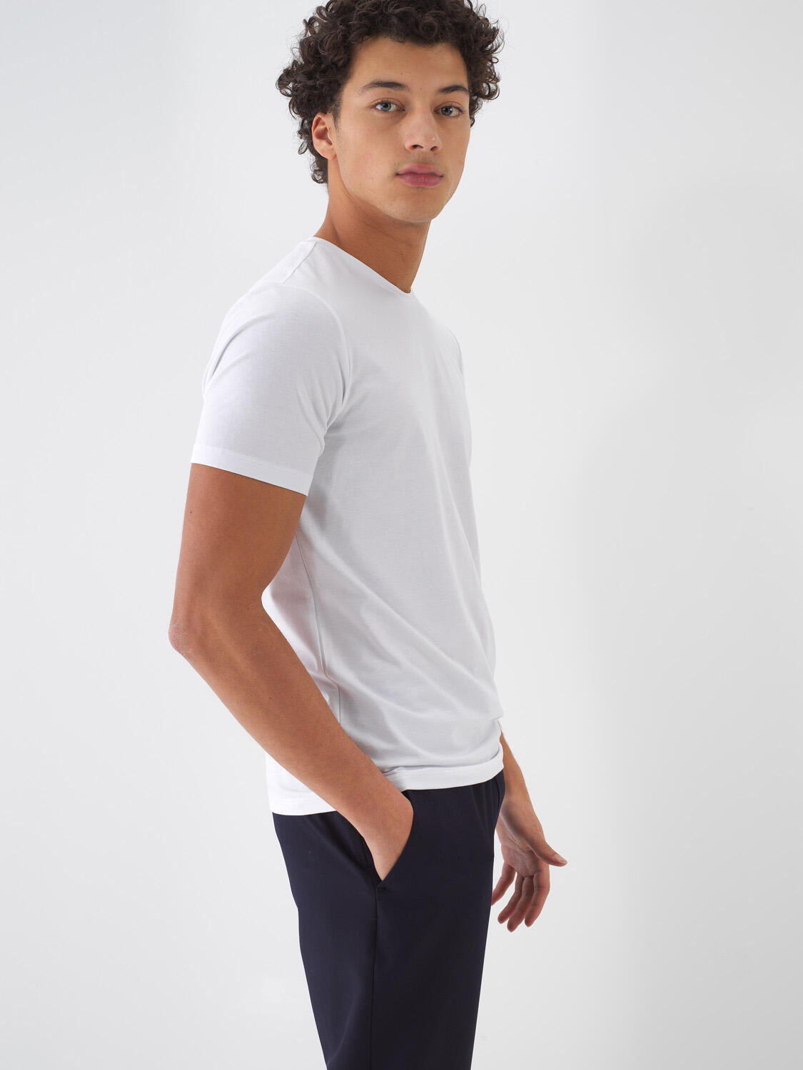 Beyaz Pamuk Dokulu Slim Fit Tişört