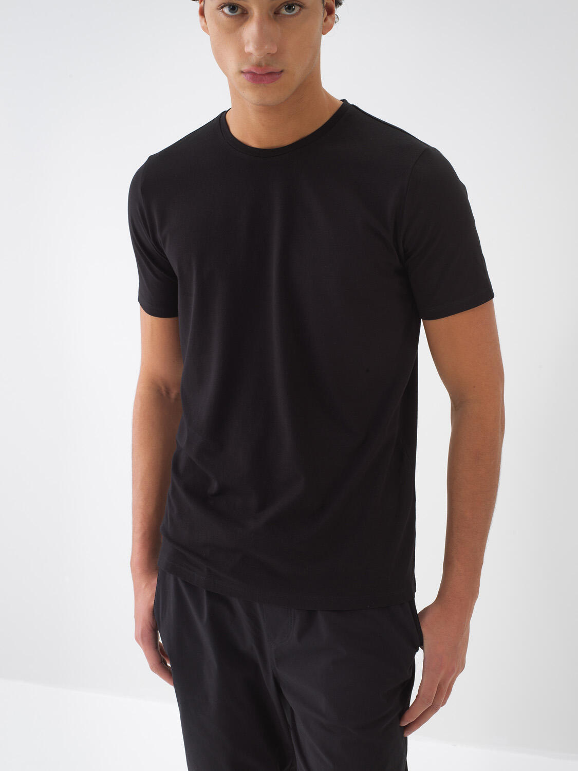 Siyah Pamuk Dokulu Slim Fit Tişört