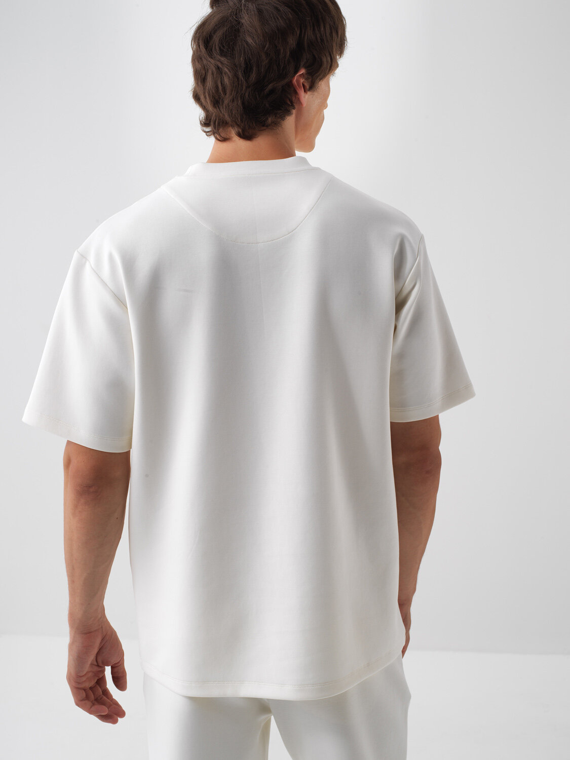 Ekru Oversize Bisiklet Yaka Pamuklu Tişört - 4