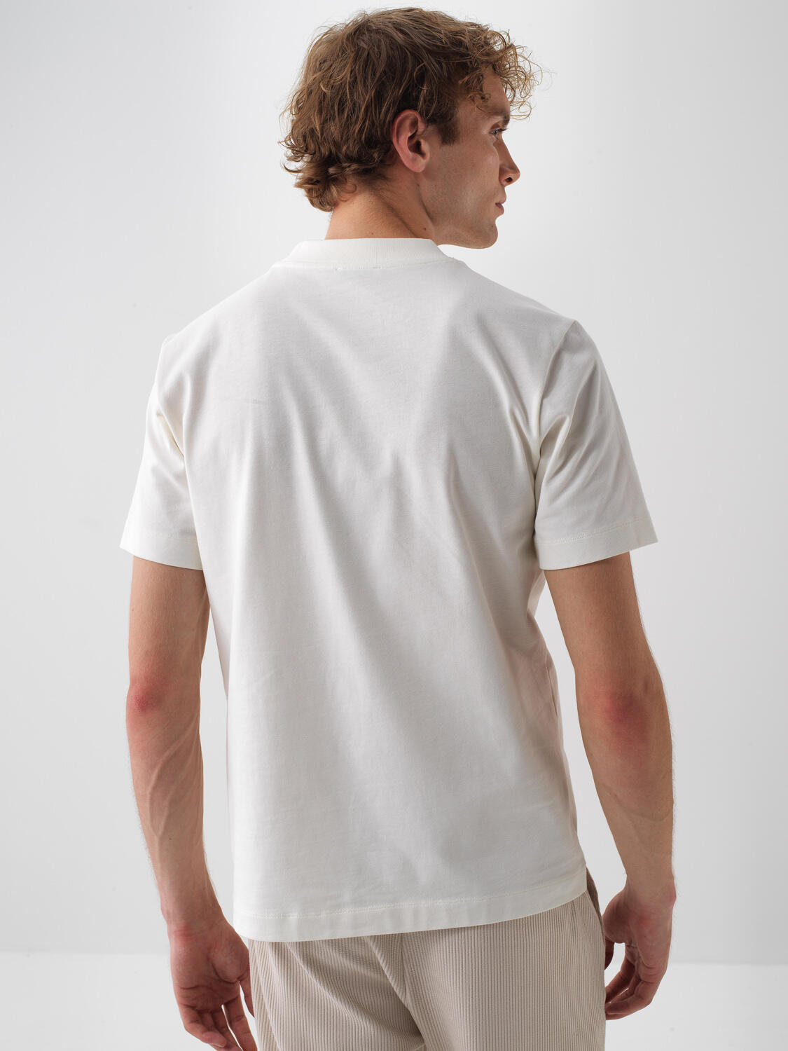 Ekru Pamuk Dokulu Regular Fit Tişört - 5