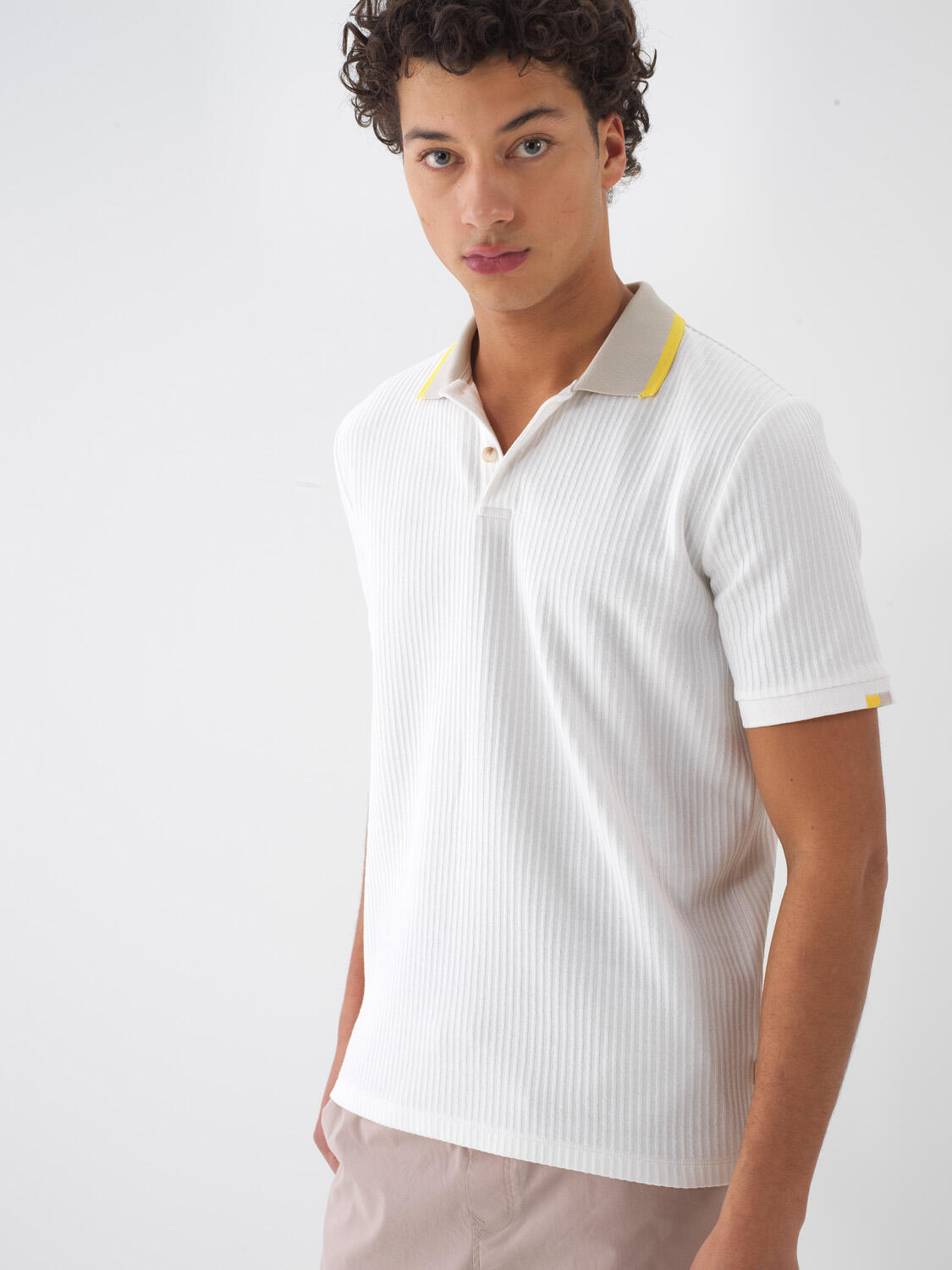Ekru Pamuk Dokulu Regular Fit Tişört