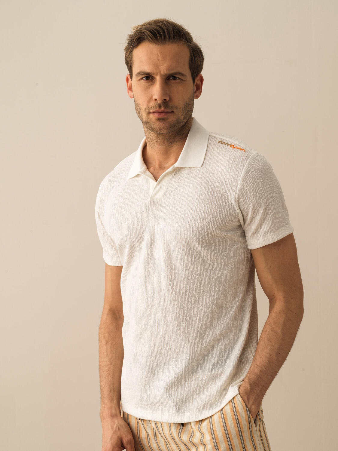 Ekru Doğal Dökümlü Slim Fit Tişört