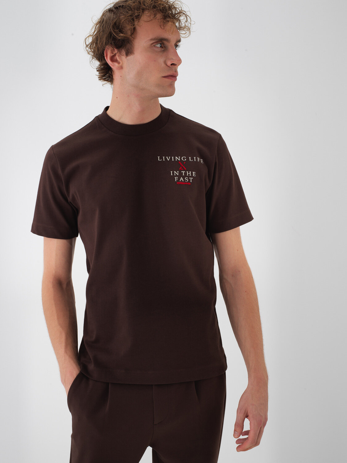 Kahverengi Pamuk Dokulu Regular Fit Tişört - Xint