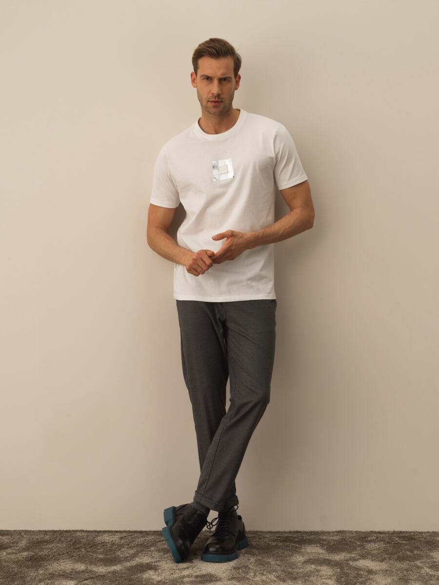 Kırık Beyaz Pamuk Dokulu Regular Fit Tişört - 2