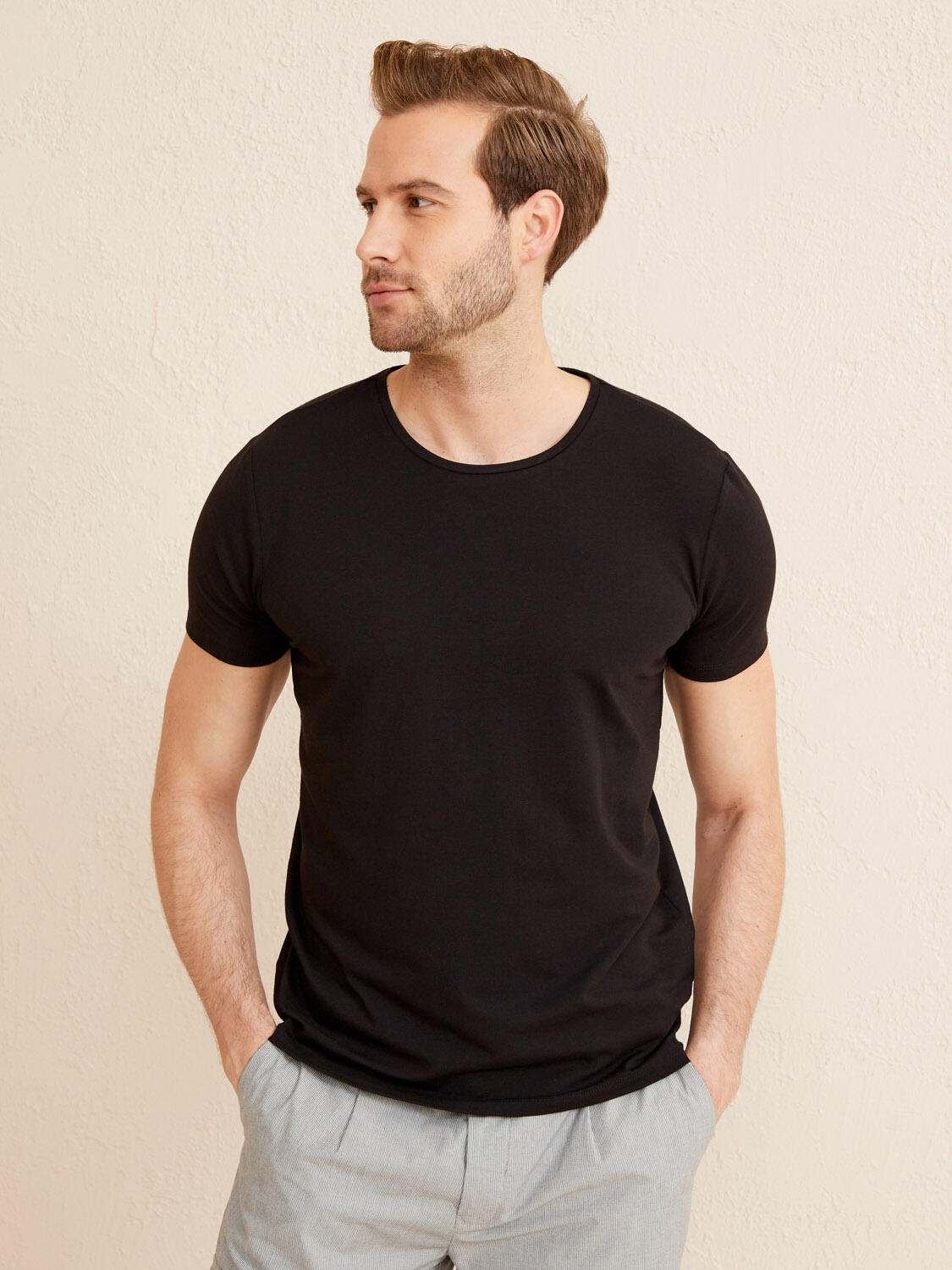 Siyah Pamuk Dokulu Slim Fit Tişört