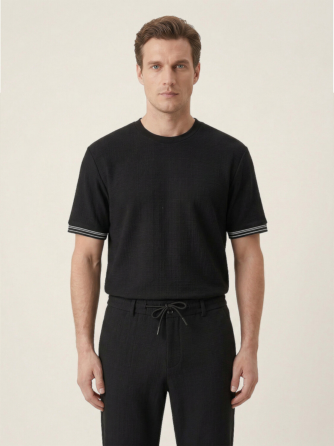 Siyah Pamuk Dokulu Regular Fit Tişört