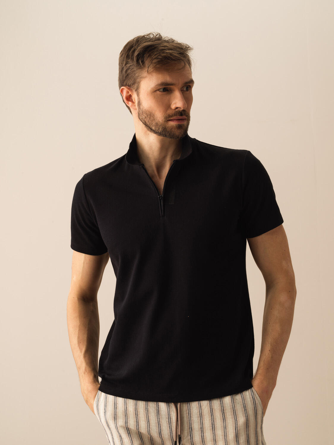 Siyah Pamuk Dokulu Regular Fit Tişört