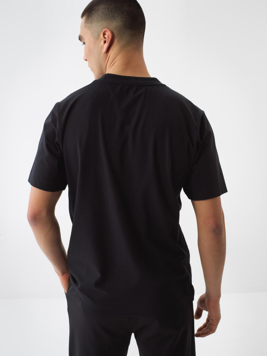 Siyah Pamuk Dokulu Regular Fit Tişört - 4