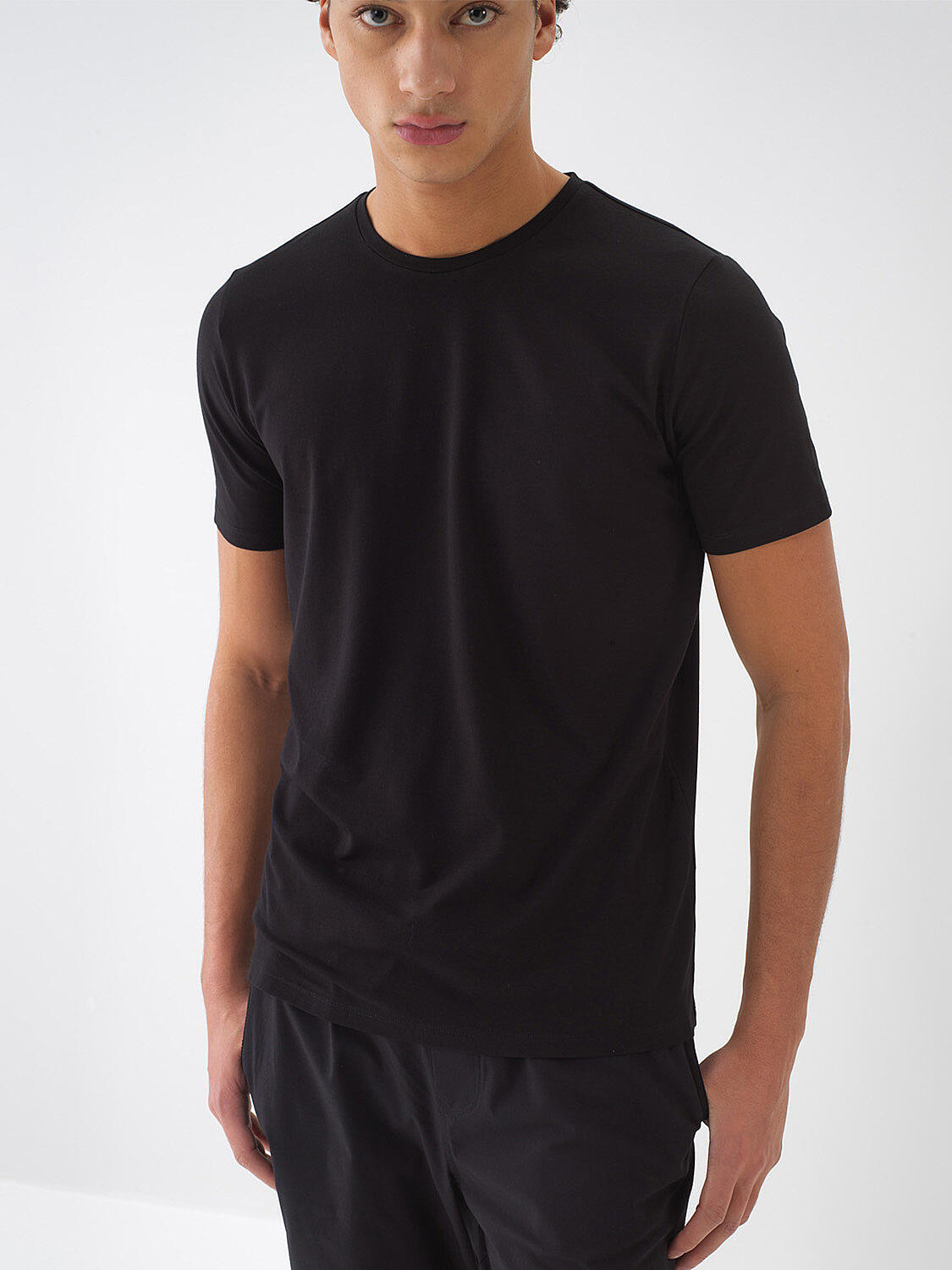 Siyah Pamuk Dokulu Slim Fit Tişört - 1