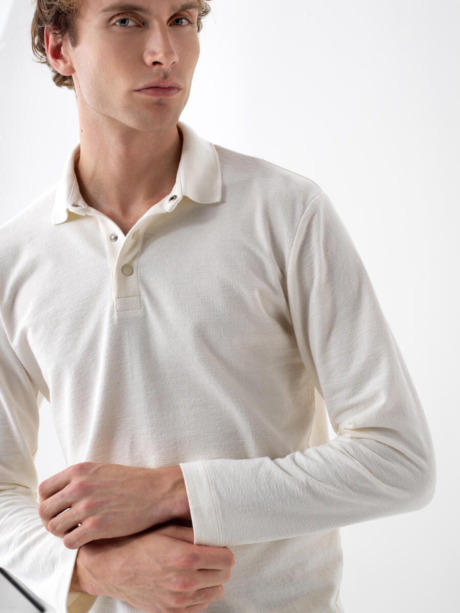 Ekru Pamuk Dokulu Regular Fit Uzun Kollu Tişört