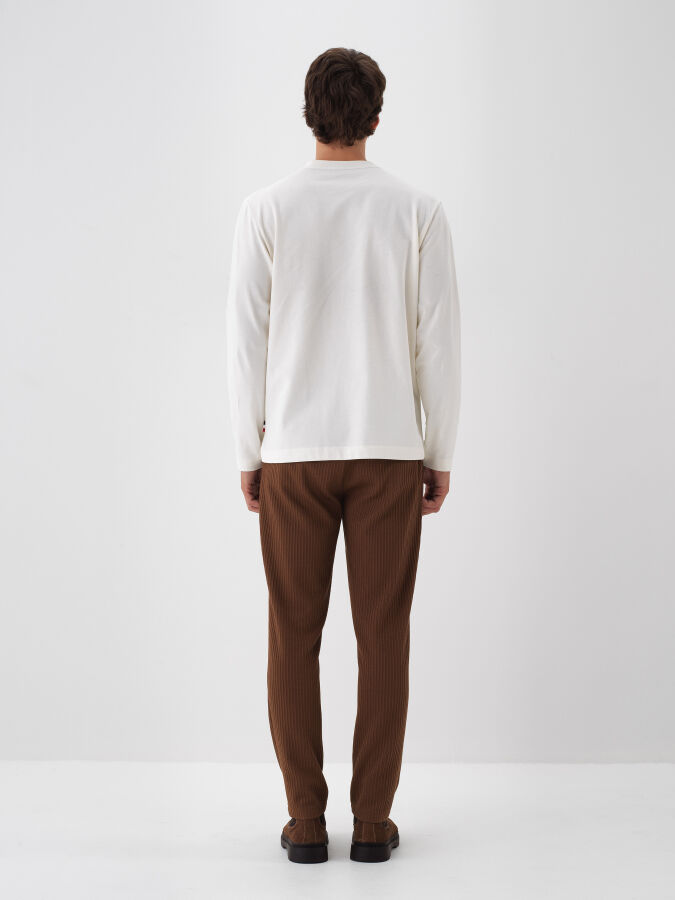 Ekru Pamuk Dokulu Regular Fit Uzun Kollu Tişört - Xint