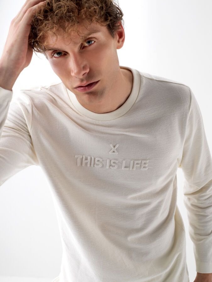 Ekru Pamuk Dokulu Regular Fit Uzun Kollu Tişört - Xint