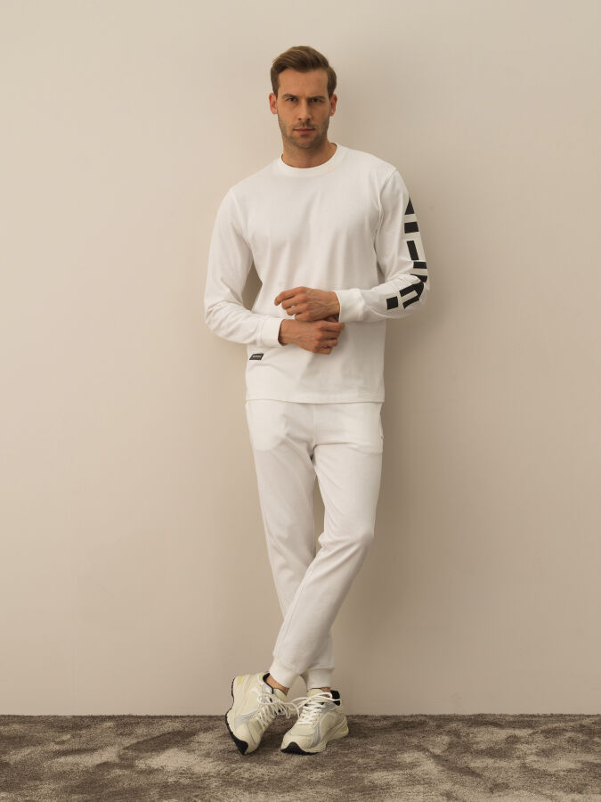 Kırık Beyaz Pamuk Dokulu Regular Fit Uzun Kollu Tişört - Xint