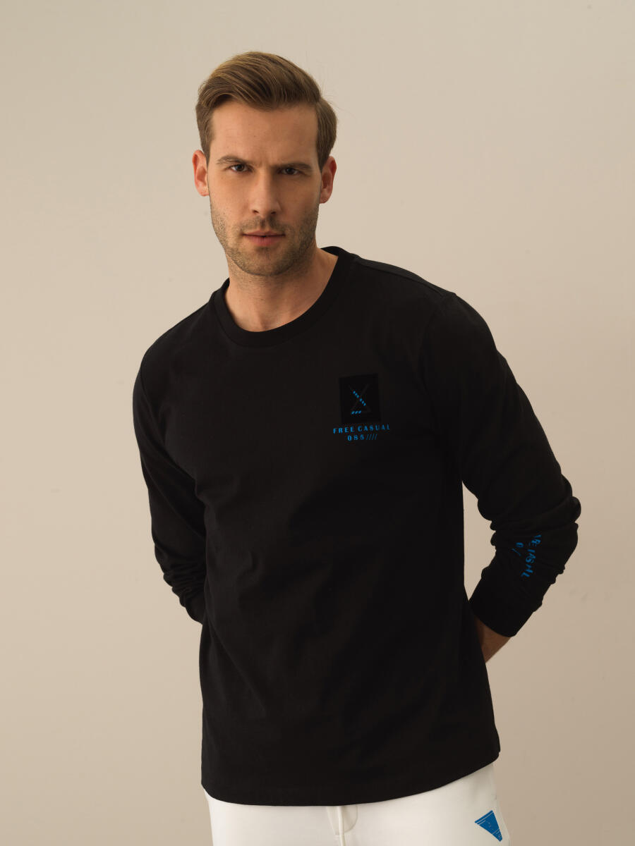 Siyah Pamuk Dokulu Regular Fit Uzun Kollu Tişört