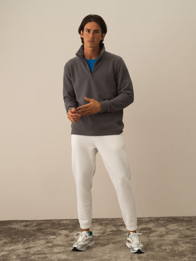 Half Zippered Regular Fit Sweatshirt - 2