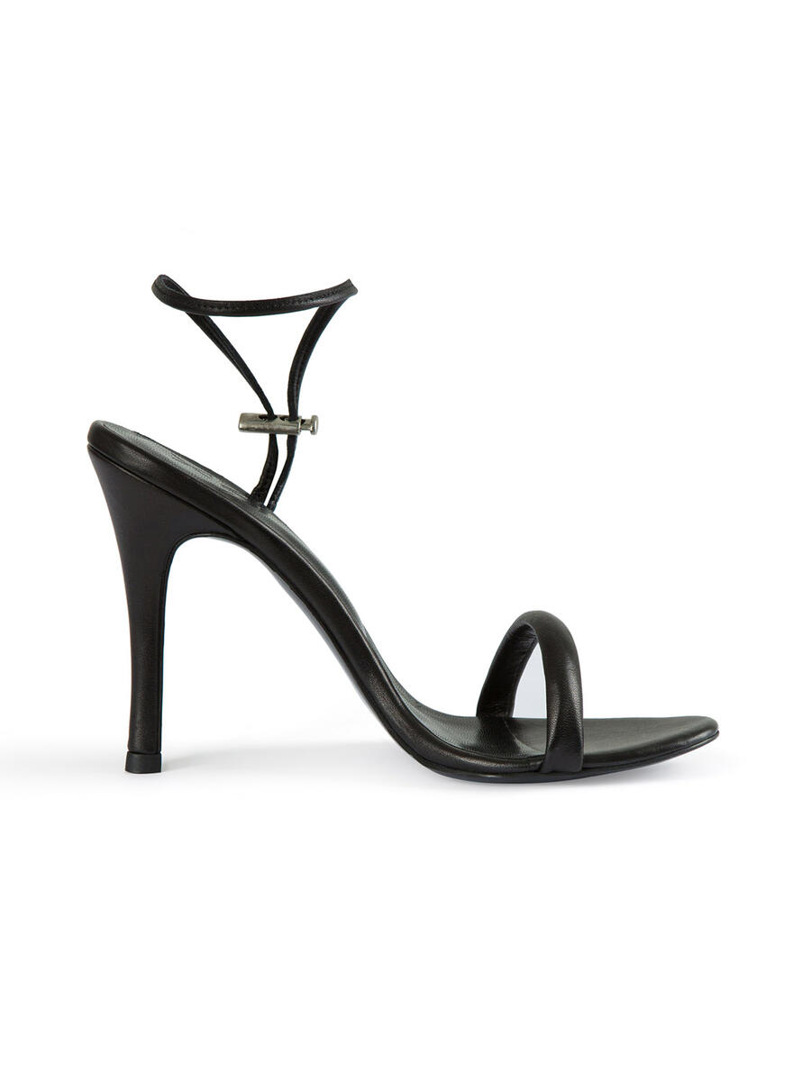 Siyah Deri Topuklu Ayakkabı