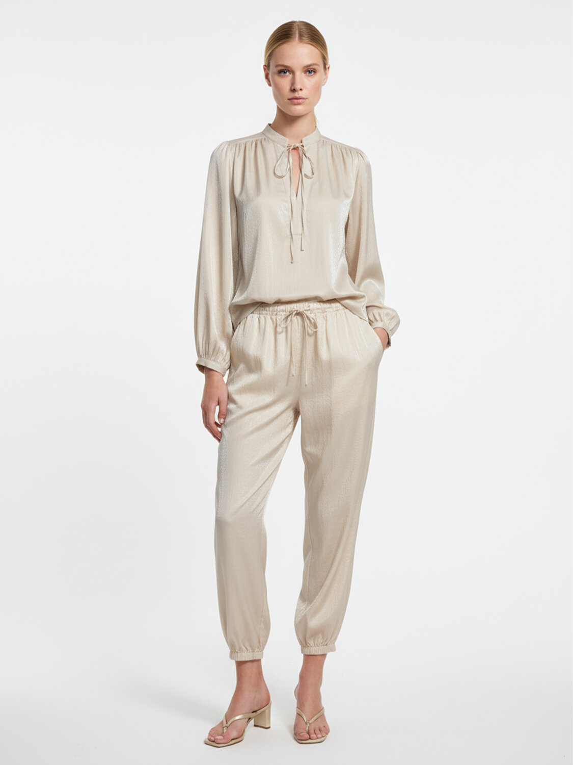 Bej Formunu Koruyan Oversize Bluz (1)