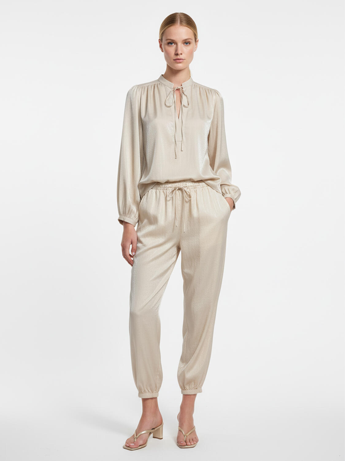 Bej Formunu Koruyan Oversize Bluz - 2