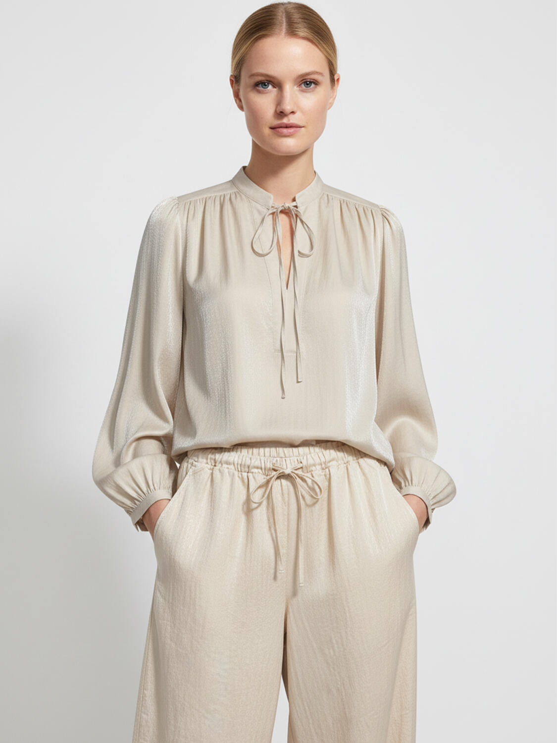 Bej Formunu Koruyan Oversize Bluz - 1