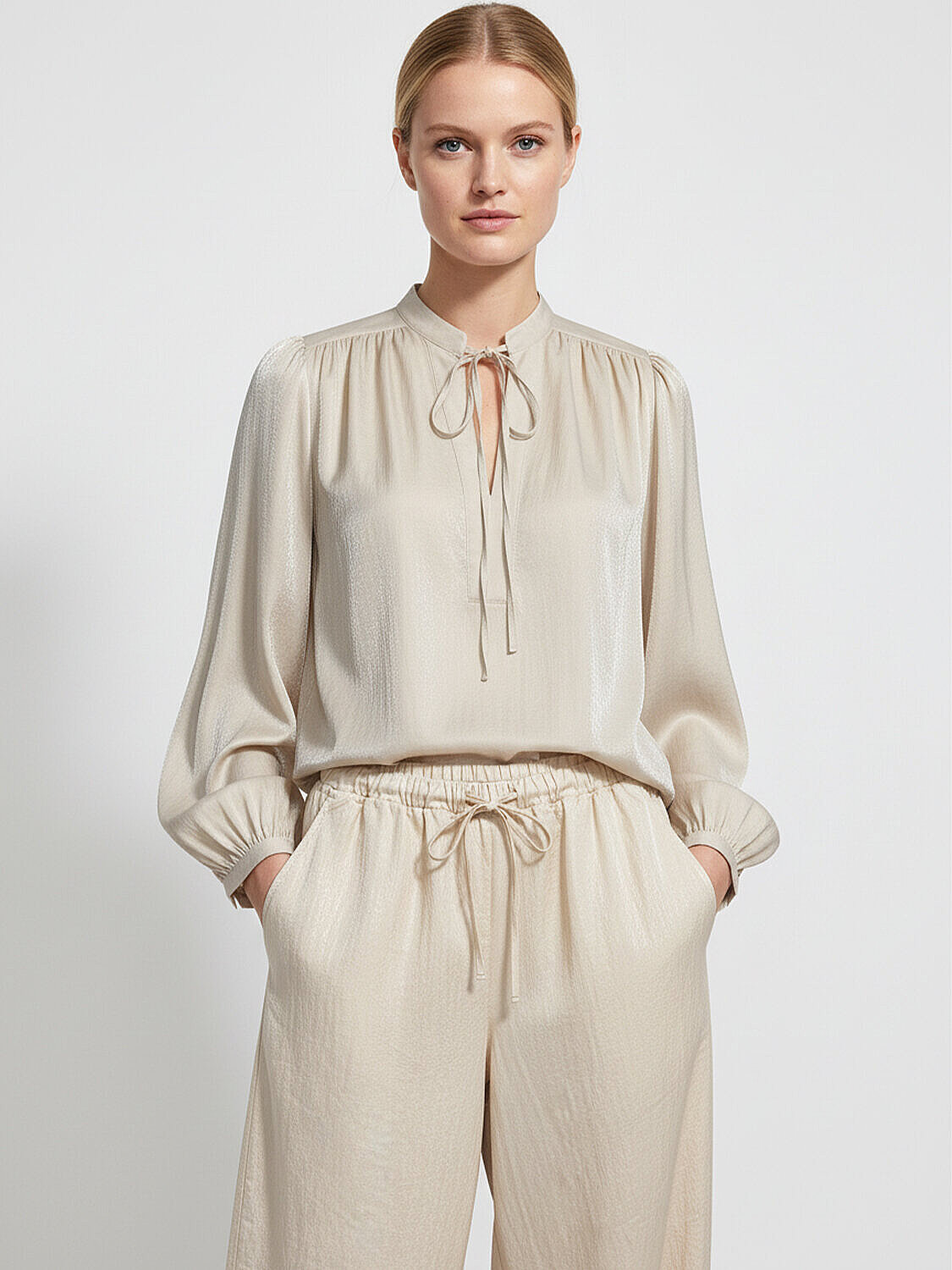 Bej Formunu Koruyan Oversize Bluz (1)
