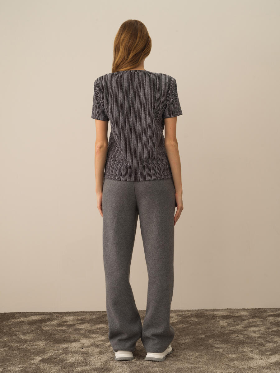 Siyah Işıltılı Lurex Detaylı Regular Fit Bluz - 3