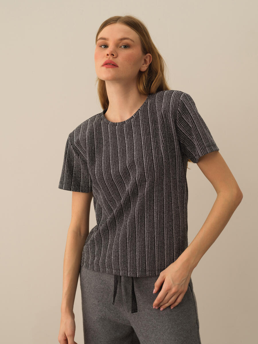 Siyah Işıltılı Lurex Detaylı Regular Fit Bluz