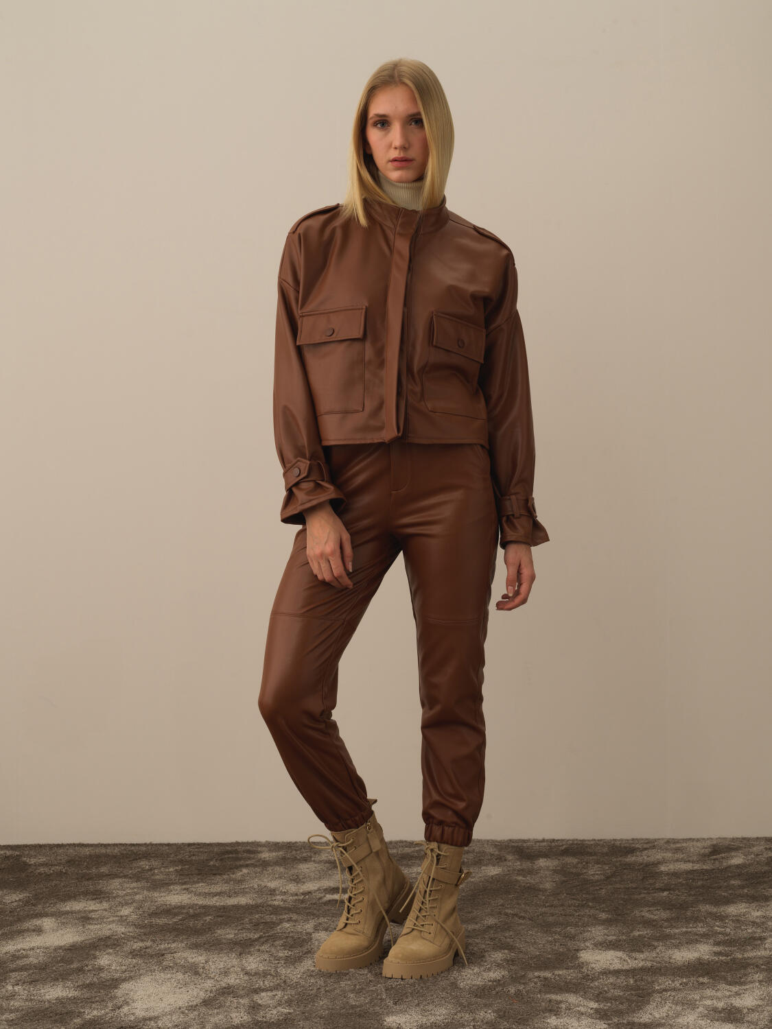 Camel Deri Görünümlü Oversize Ceket