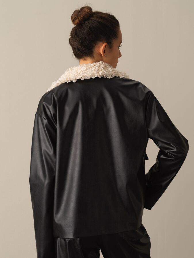 Siyah Oversize Deri Dörünümlü Ceket - 3