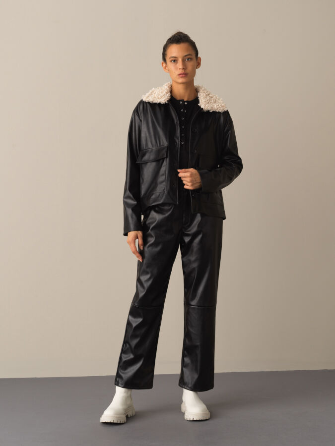Siyah Oversize Deri Dörünümlü Ceket - 2