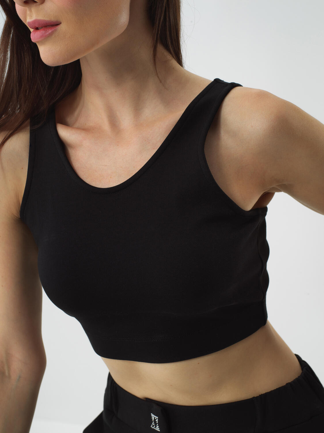 Siyah Pamuk Dokulu Regular Fit Crop