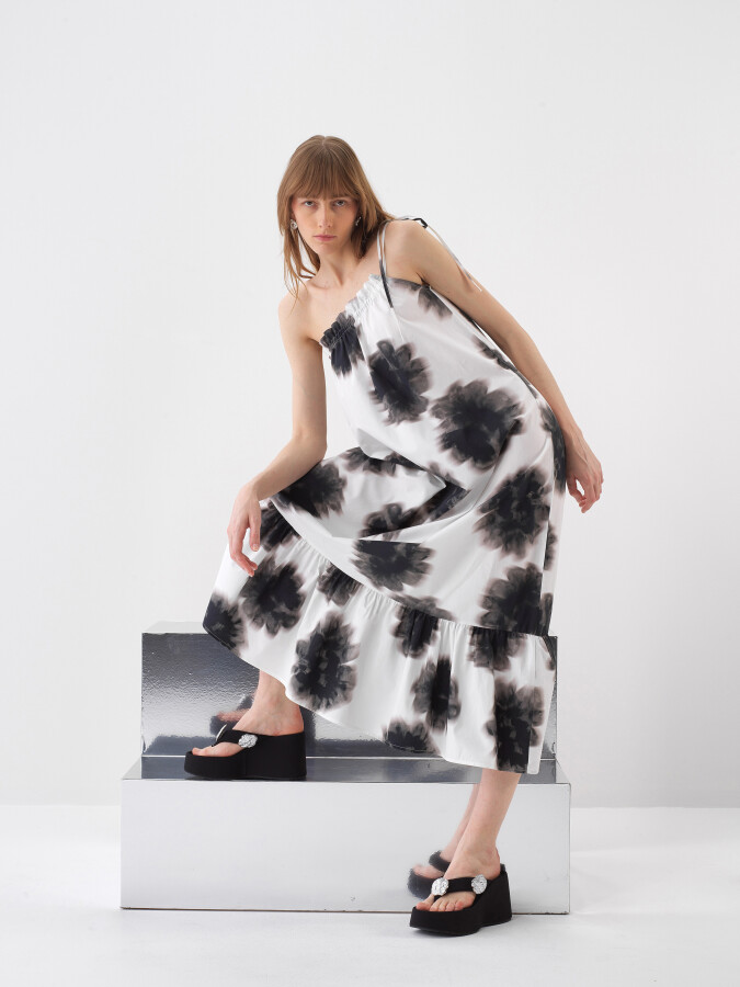 Beyaz Pamuk Dokulu Oversize Elbise - 4