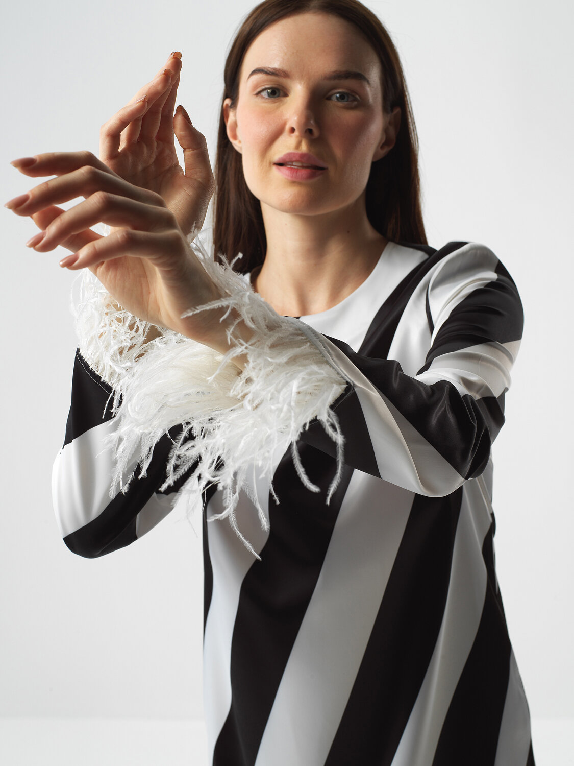 Siyah Formunu Koruyan Regular Fit Elbise - Xint