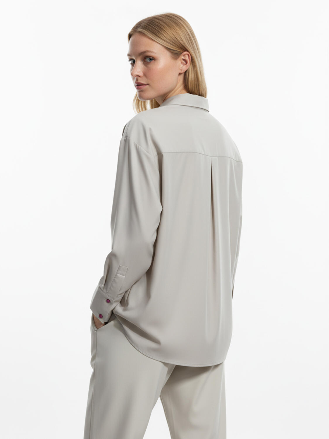 Bej Formunu Koruyan Oversize Gömlek - 4