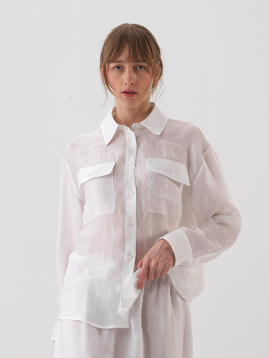 Beyaz Doğal Akışlı Oversize Gömlek