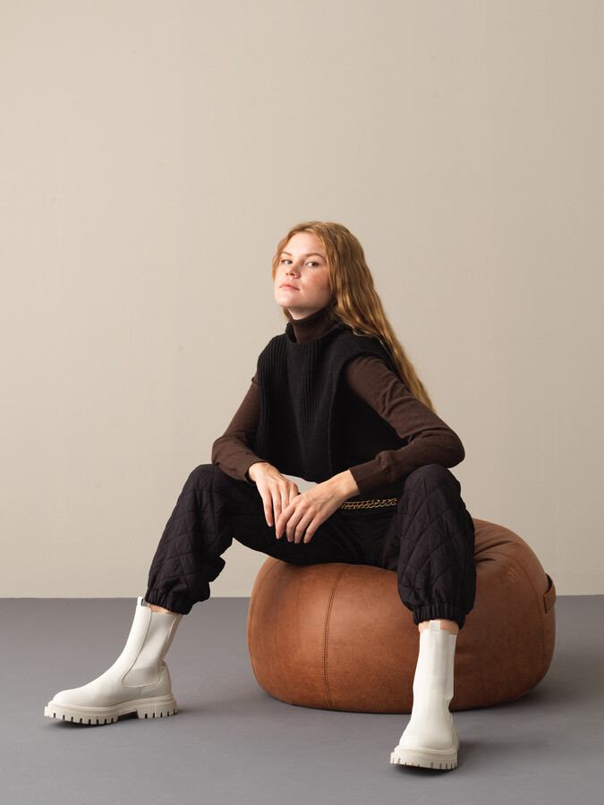 Siyah Doğal Yün Dokulu Regular Fit Kapüşonlu Yakalık - Xint