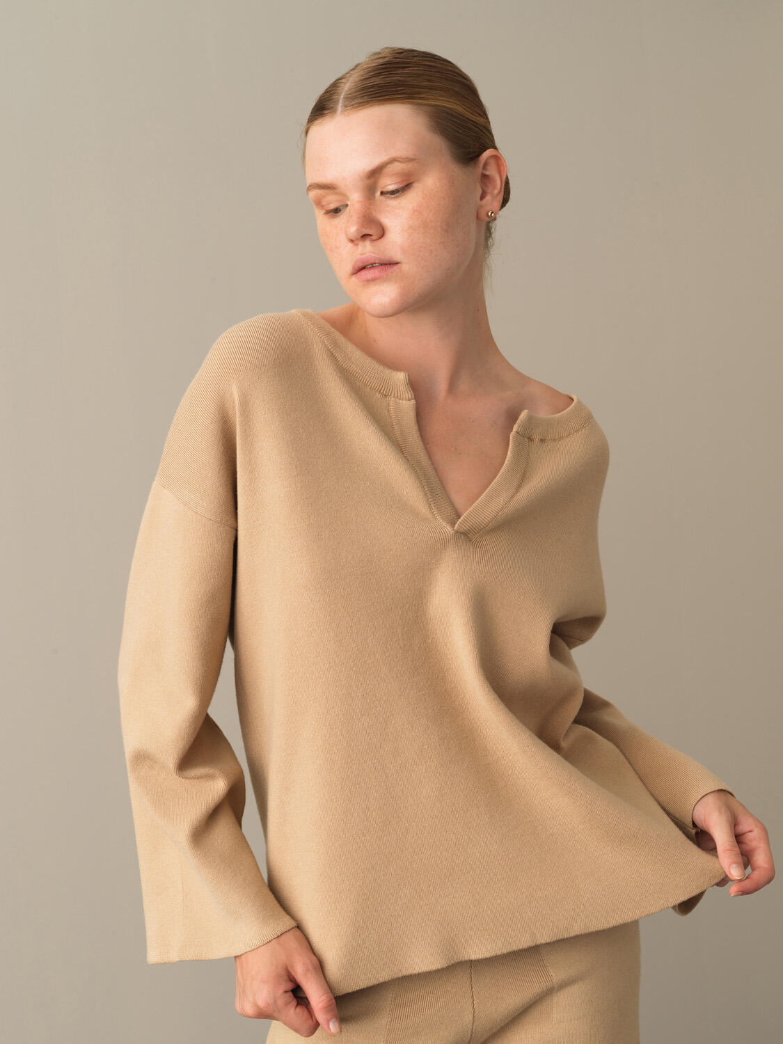 Bej Esnek Dokulu Oversize Kazak 