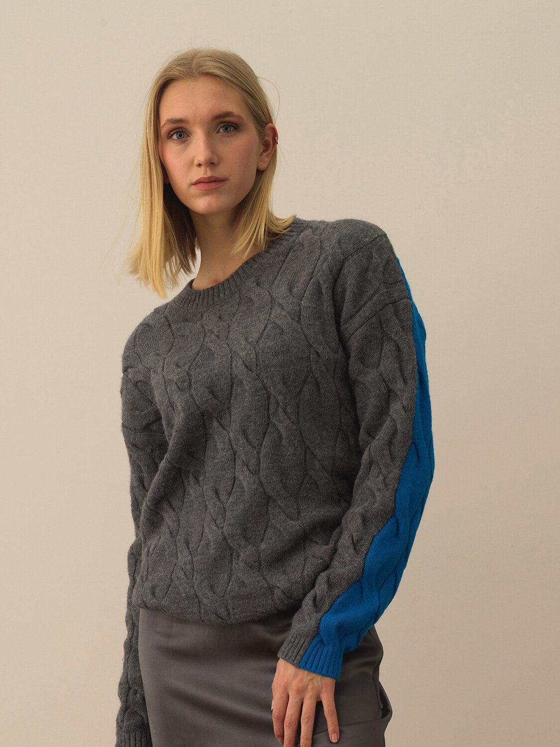 Koyu Gri Doğal Yün Dokulu Oversize Kazak - Xint