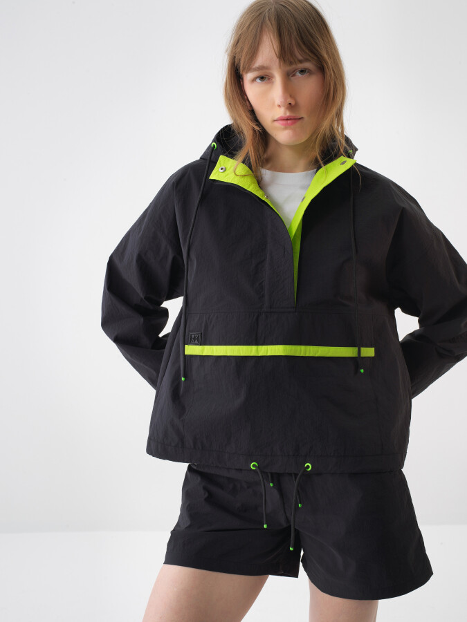 Siyah Formunu Koruyan Oversize Mont