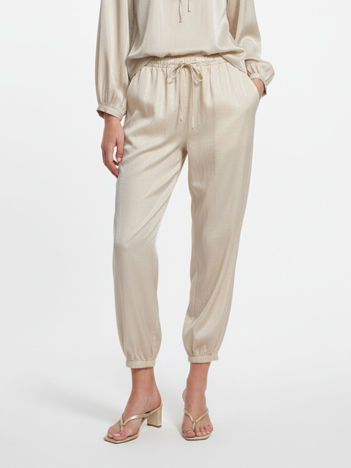 Bej Formunu Koruyan Oversize Pantolon