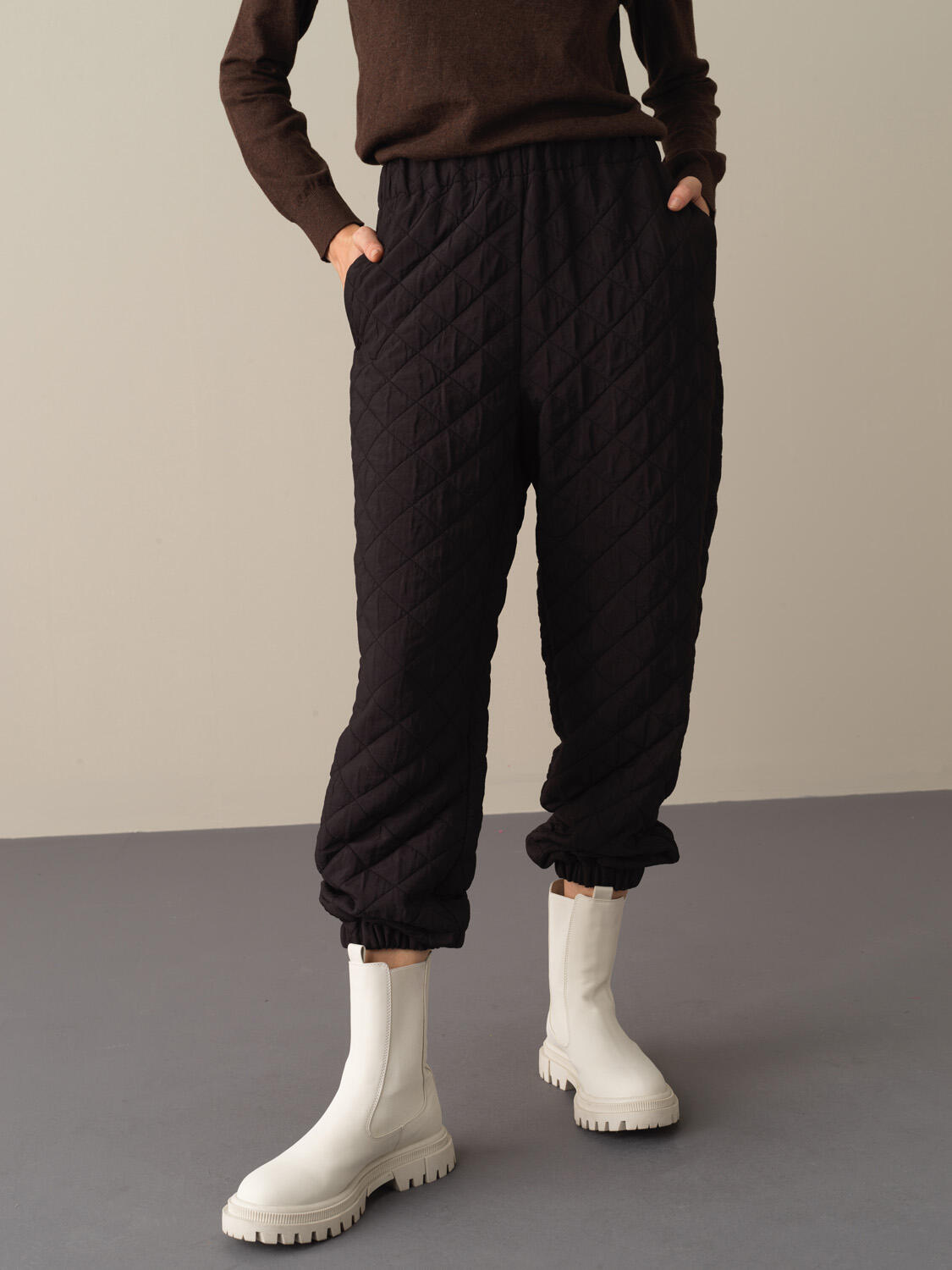 Siyah Esnek Dokulu Oversize Kapitone Pantolon